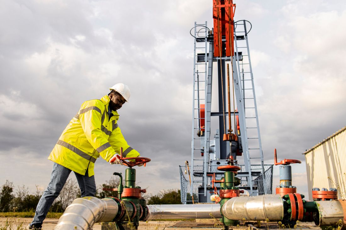 Oil Machine Operator Oil and gas well drilling and related workers and services operators ...
